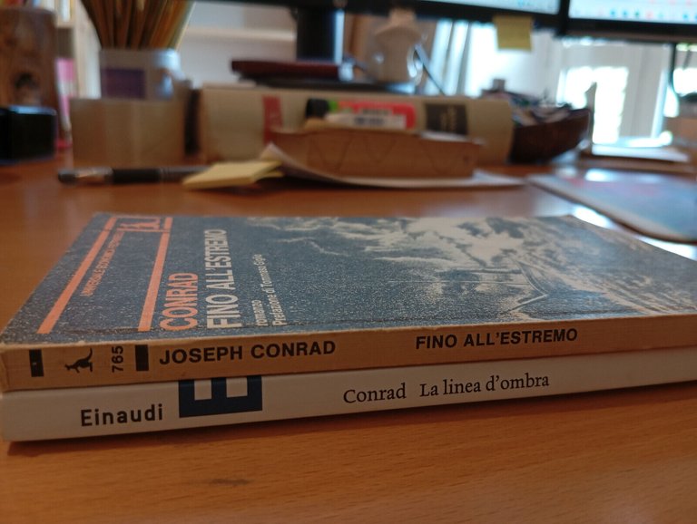 Lotto 2 libri di Joseph Conrad, La linea d'ombra, Fino …