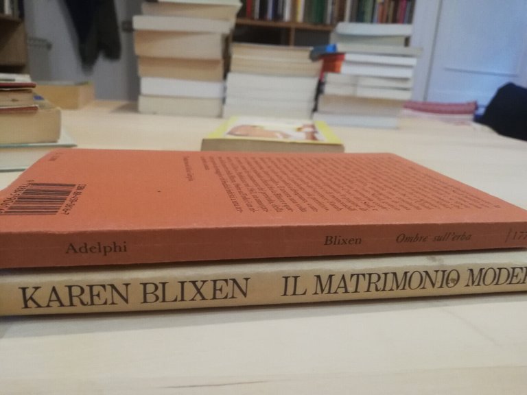 Lotto 2 libri di Karen Blixen, Ombre sull'erba, Il matrimonio …