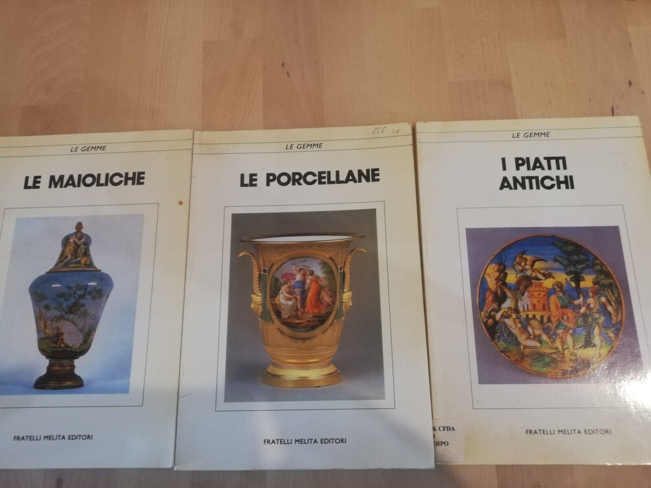 Lotto 3 libri di artigianato, Maioliche, porcellane, piatti antichi, Melita …