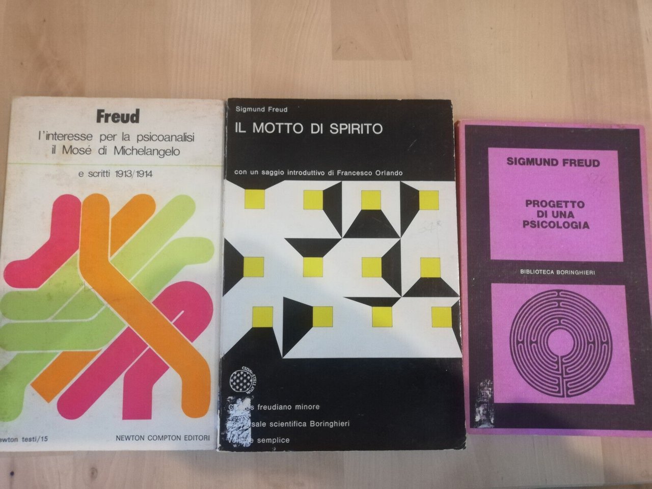 Lotto 3 libri di Sigmund Freud, Motto di spirito, Mosè, …