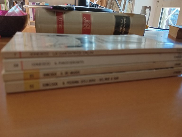 Lotto 4 libri Ionesco Einaudi, Rinoceronte, Cantatrice calva, re muore, …