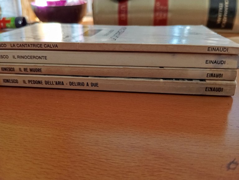 Lotto 4 libri Ionesco Einaudi, Rinoceronte, Cantatrice calva, re muore, …