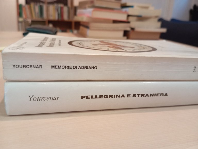 Lotto due libri Marguerite Yourcenar, Memorie Adriano, Pellegrina e straniera