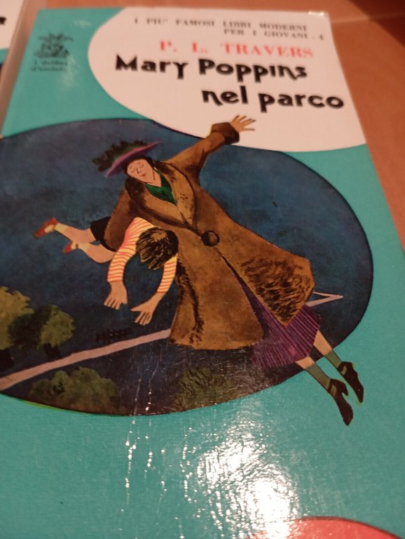 Lotto due libri Mary Poppins Bompiani 1966 nel parco, apre …