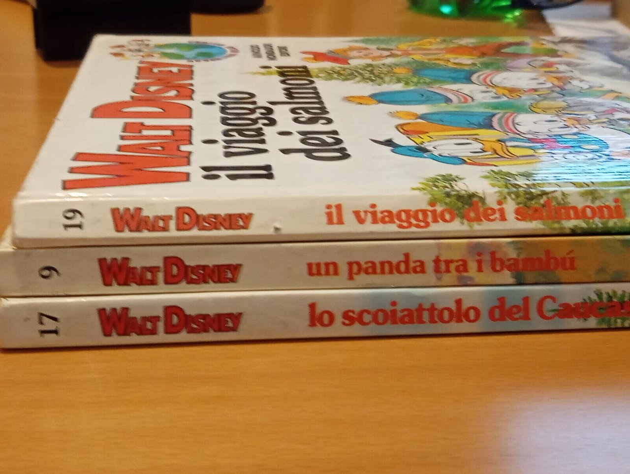 Lotto tre libri Walt Disney Viaggio dei salmoni, Panda Bamb, …