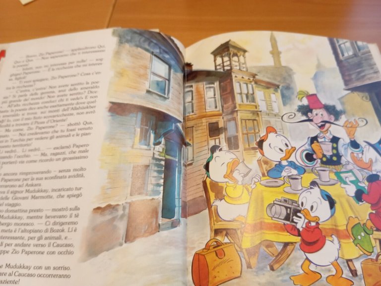 Lotto tre libri Walt Disney Viaggio dei salmoni, Panda Bamb, …