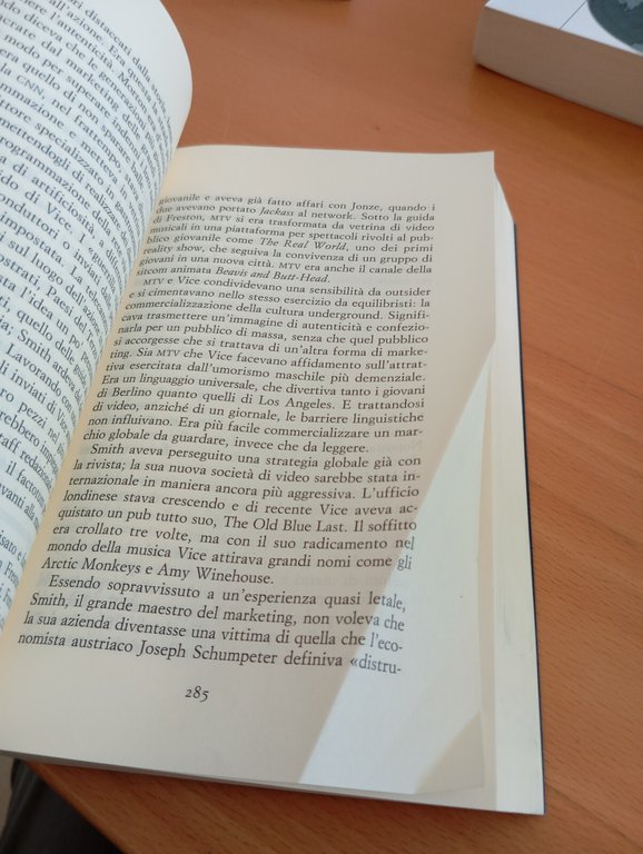 Mercanti di verità. La grande guerra dell'informazione, Abramson, Sellerio 2021
