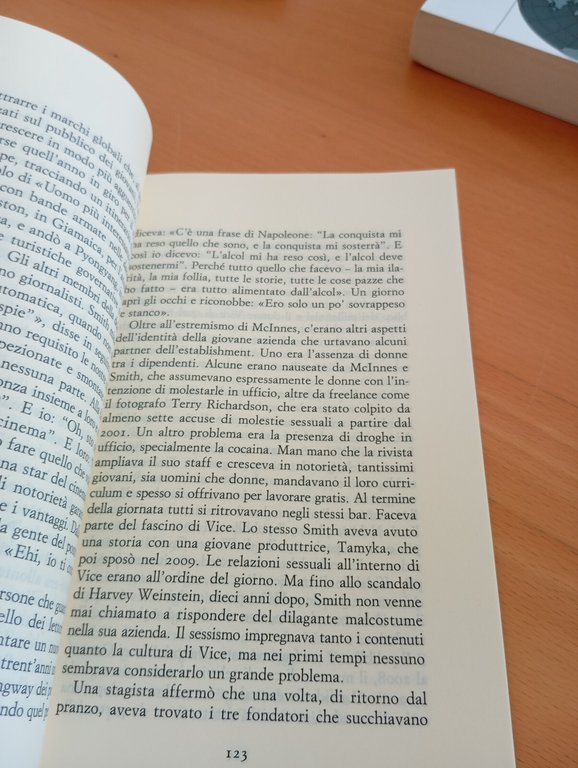 Mercanti di verità. La grande guerra dell'informazione, Abramson, Sellerio 2021