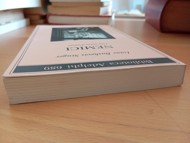 Nemici. Una storia d'amore, Isaac Bashevis Singer, Adelphi, 2022 | Immagine Gallery 3