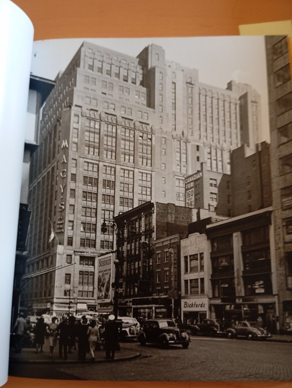 New York. Born back into the past, Alvi - Riotta, … | Immagine Gallery 9