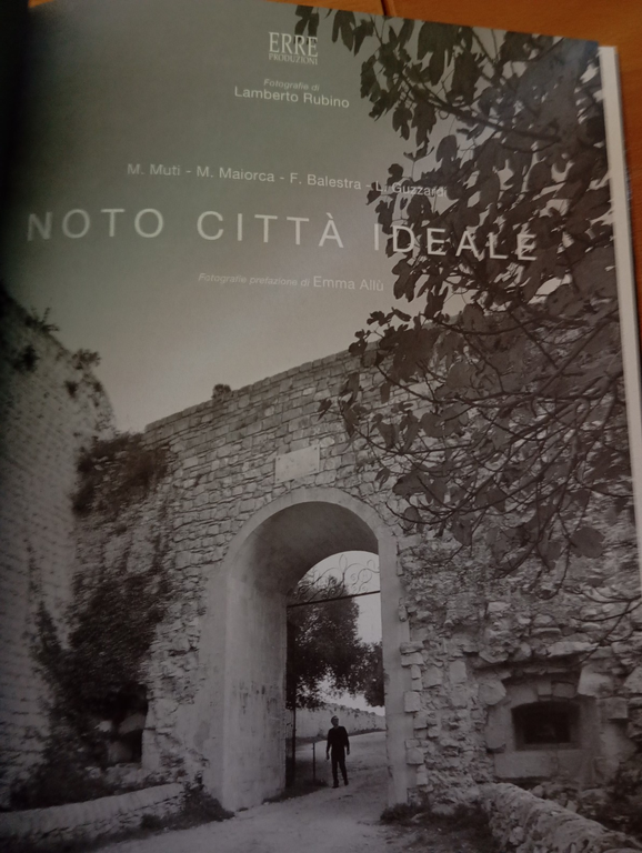 Noto città ideale. Muti, Maiorca, Balestra, Guzzardi, Erre produzioni 2001 | Immagine Gallery 6