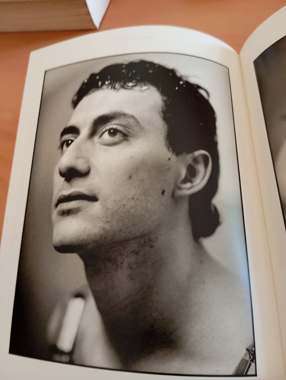 Per le antiche vie. La giornata libera di un fotografo, …