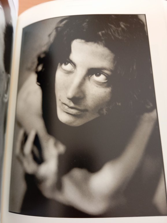 Per le antiche vie. La giornata libera di un fotografo, …