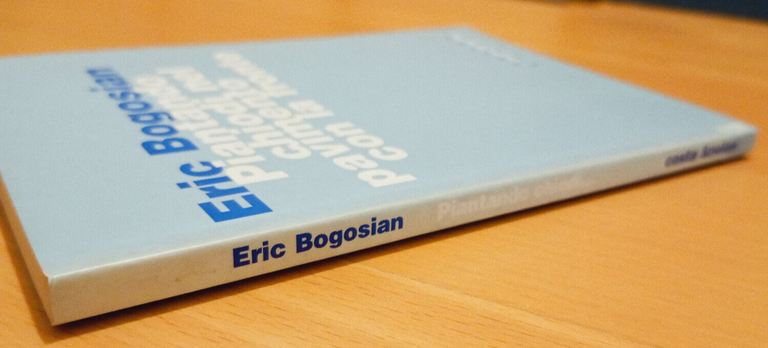 Piantando chiodi nel pavimento con la fronte, E. Bogosian, Costa …