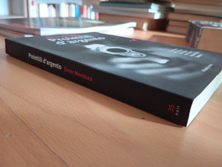 Proiettili d'argento, Élmer Mendoza, Lanuovafrontiera, 2010