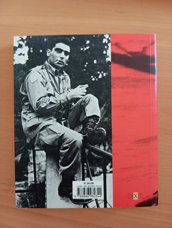 Robert Capa, Leggermente fuori fuoco, Contrasto, 2002 | Immagine Gallery 4