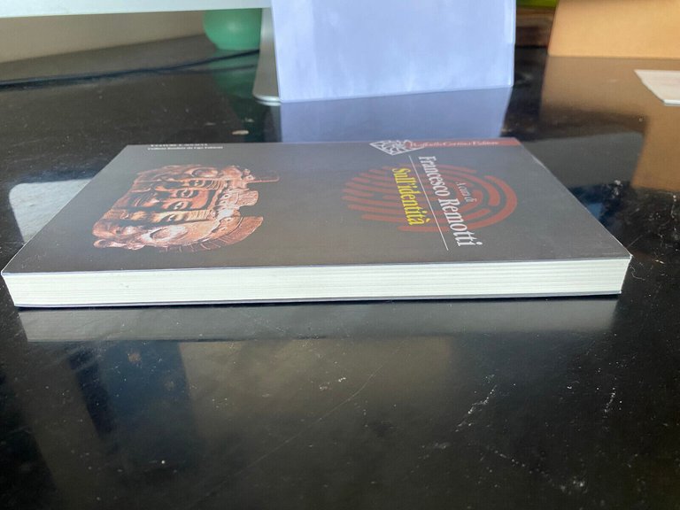 Sull'identità, Francesco Remotti (a cura), Raffaello Cortina Editore, 2021
