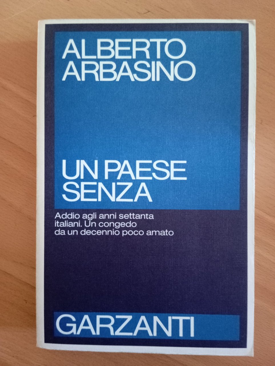 Un Paese senza, Alberto Arbasino, Garzanti, 1980