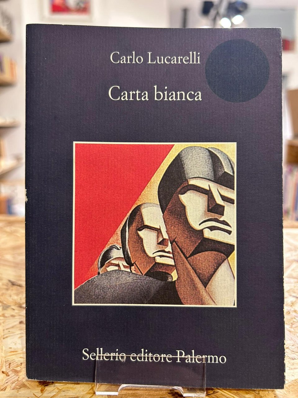Carta bianca | Immagine principale