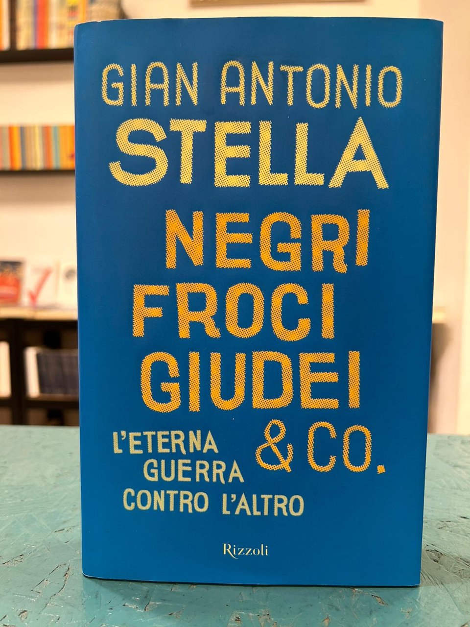 Negri, froci, giudei & co. L'eterna guerra contro l'altro