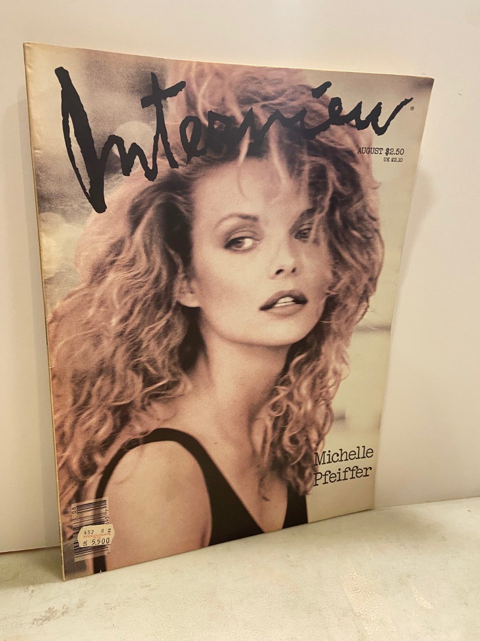 ANDY WARHOL INTERVIEW MAGAZINE,August 1988- MICHELLE PFEIFER | Immagine principale