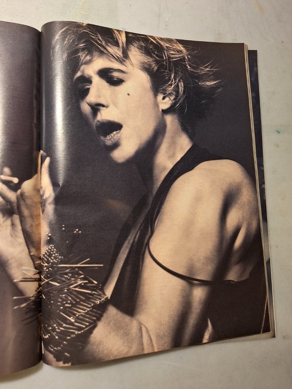 ANDY WARHOL INTERVIEW MAGAZINE, February 1991 - KISS AND TELL … | Immagine Gallery 4