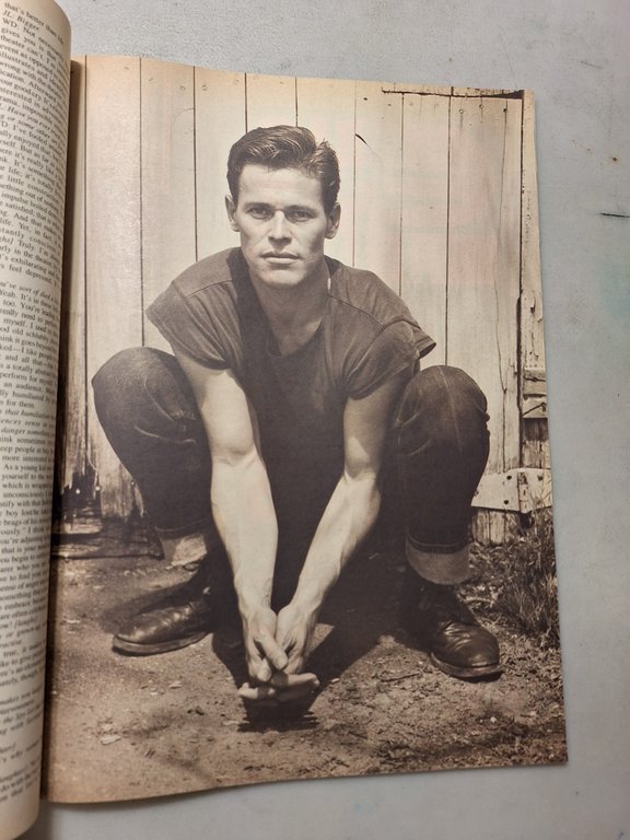 ANDY WARHOL INTERVIEW MAGAZINE,June 1988 - WILLEM DAFOE | Immagine Gallery 4