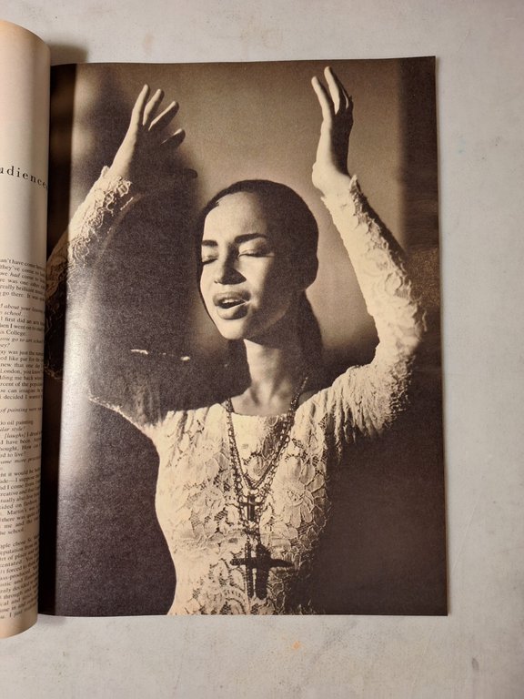 ANDY WARHOL INTERVIEW MAGAZINE,November 1988 - SADE | Immagine Gallery 3