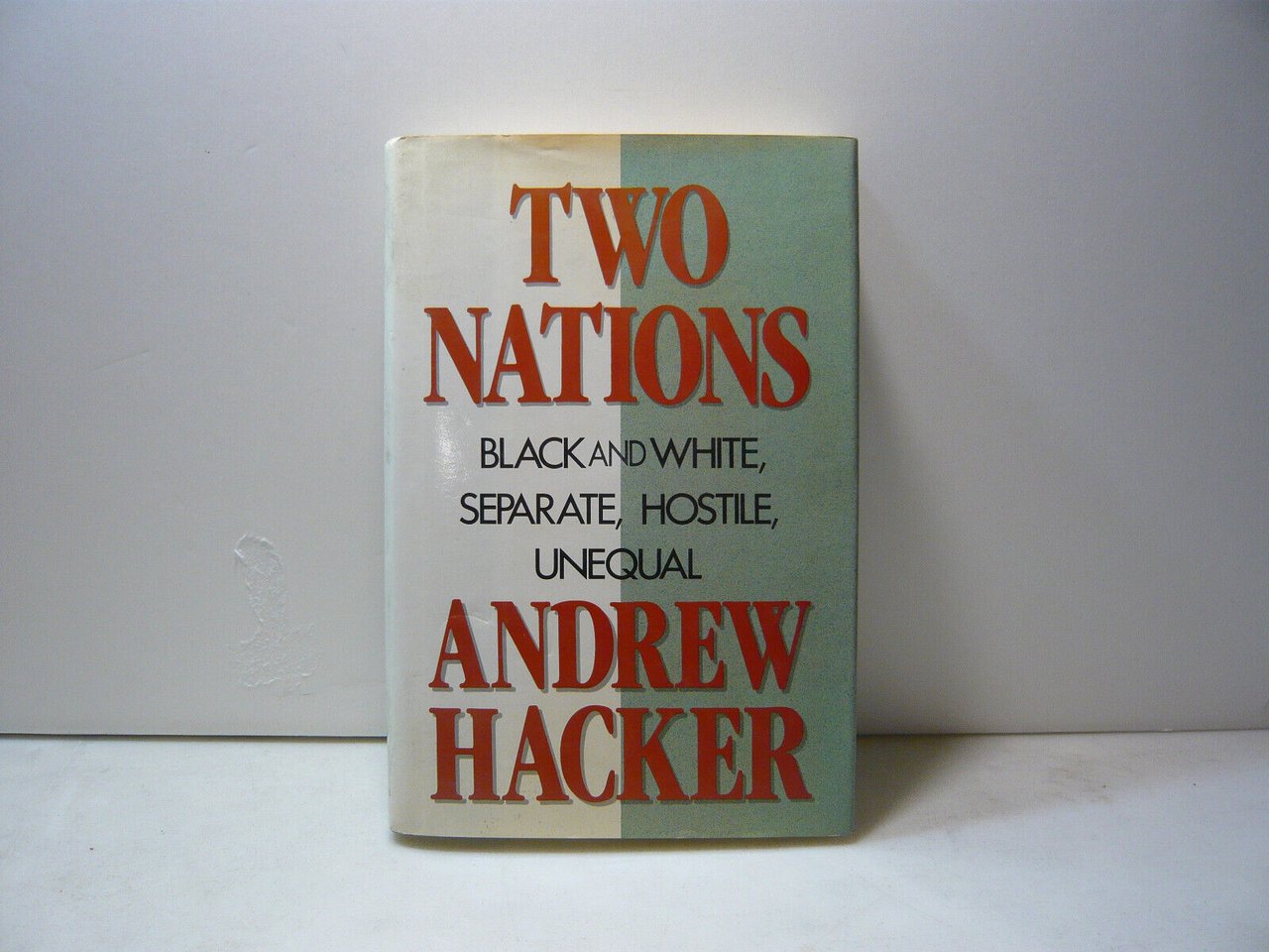 Hacker,TWO NATIONS,New York, 1992[sociologia,politica