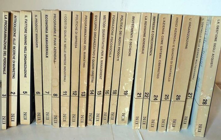 Lotto 21 ECONOMIA E DIREZIONE AZIENDALE,1971 ISEDI[management,marketing,azienda
