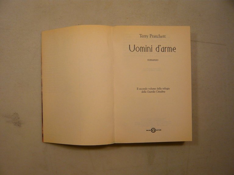 Lotto Terry Pratchett,STELLE CADENTI,2007 e UOMINI D’ARME,2003