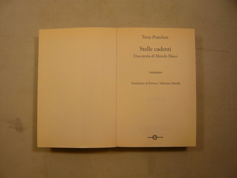 Lotto Terry Pratchett,STELLE CADENTI,2007 e UOMINI D’ARME,2003