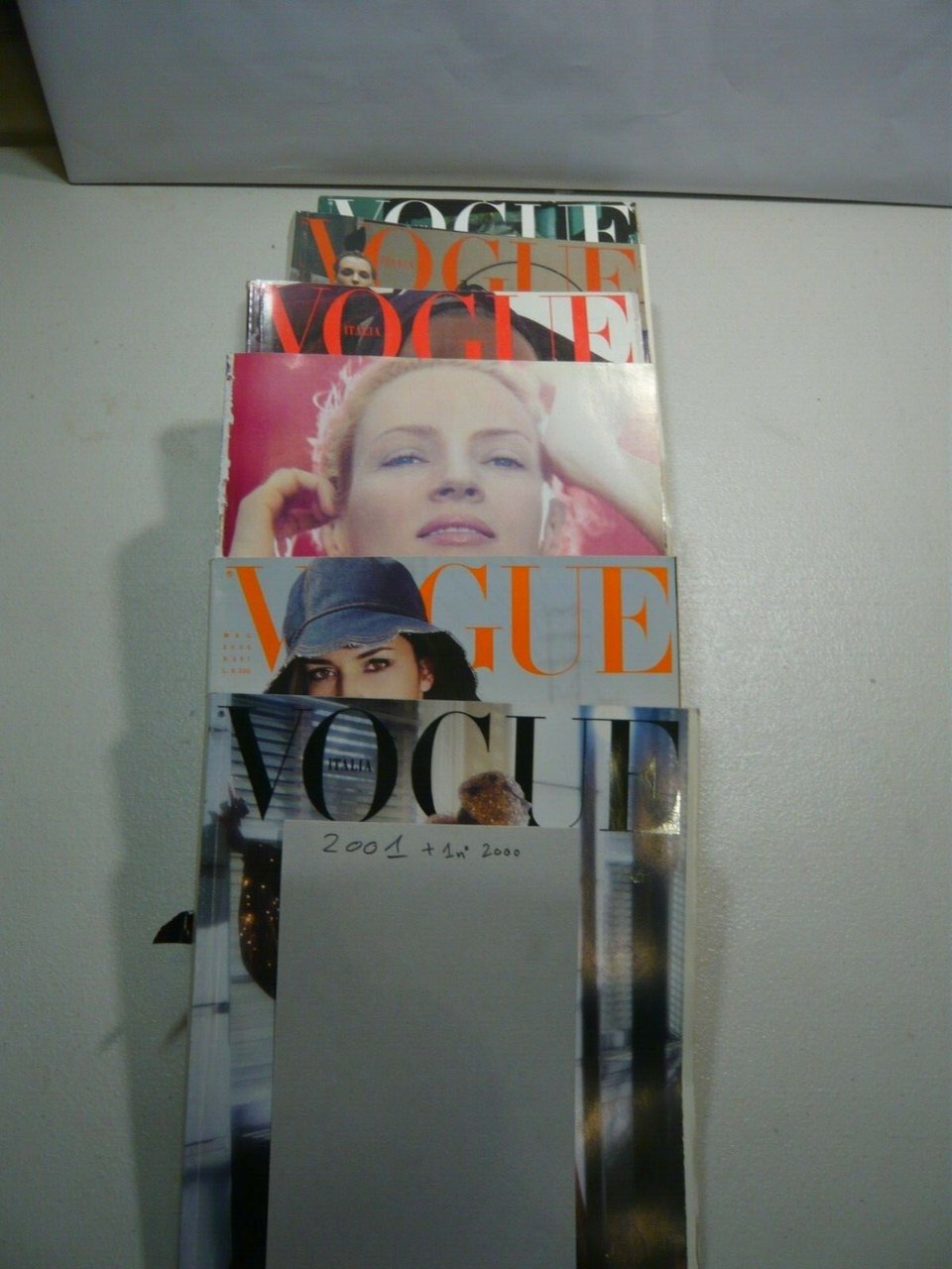 Lotto VOGUE ITALIA MAGAZINE, anni 2000 - 2001 | Immagine principale