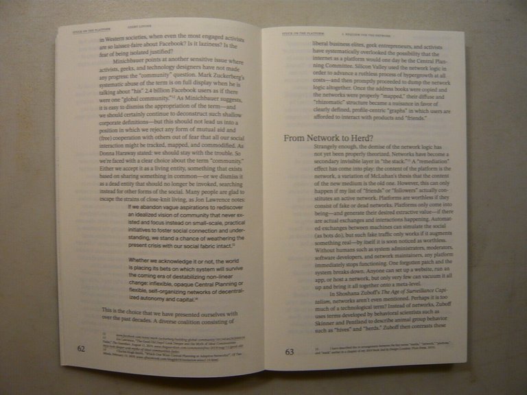 Lovink,STUCK ON THE PLATFORM.Reclaiming the Internet, Valiz, Amsterdam, 2022