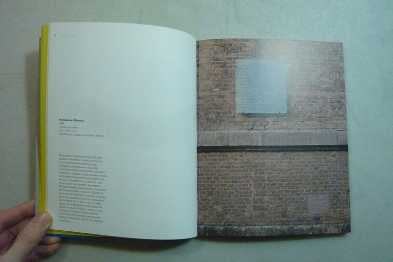 MAURIZIO CATTELAN, testi di Francesco Manacorda Electa, Milano, 2006