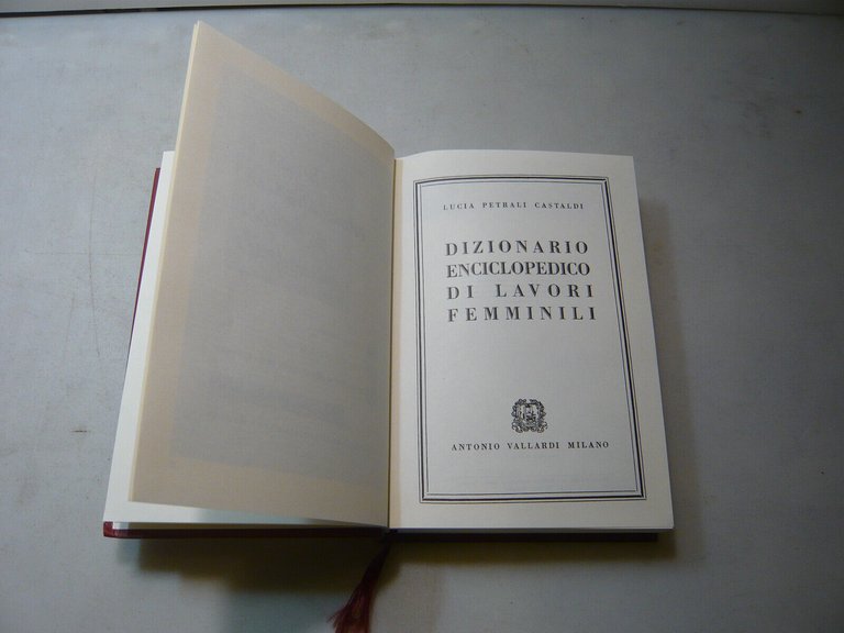 Petrali Castaldi,DIZIONARIO ENCICLOPEDICO DI LAVORI FEMMINILI,Perugia,2007