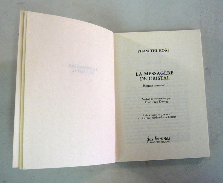Pham Thi Hoai,LA MESSAGERE DE CRISTAL,1991 Des femmes[narrativa,Vietnam