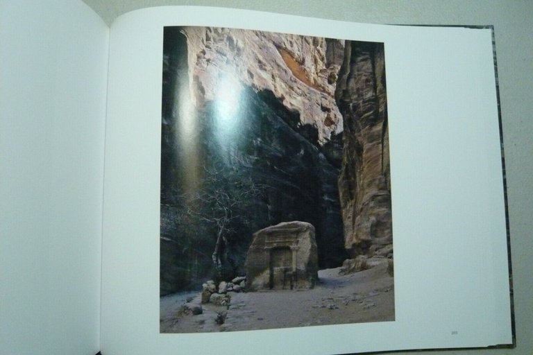 Robert Polidori, POINTS BETWEEN…UP TILL NOW, Steil Publishers, 2010, Göttingen