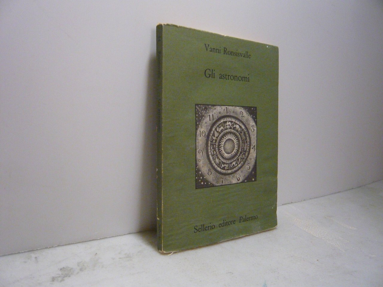Vanni Ronsisvalle, GLI ASTRONOMI,Sellerio 1989[gnomonica