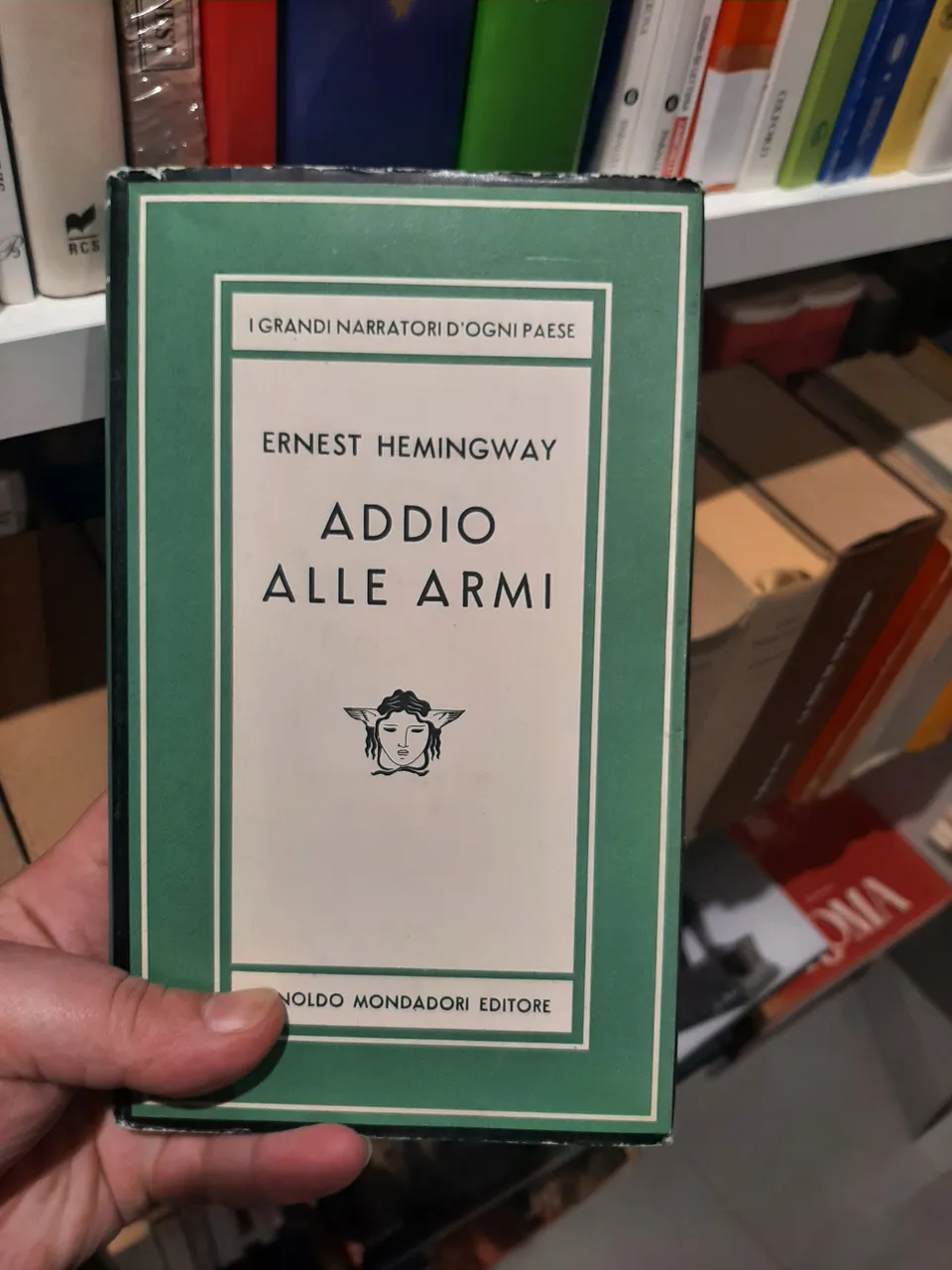 Addio alle armi | Immagine principale