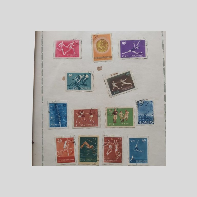 Album contenente 47 francobolli usati di argomento sportivo. | Immagine Gallery 3