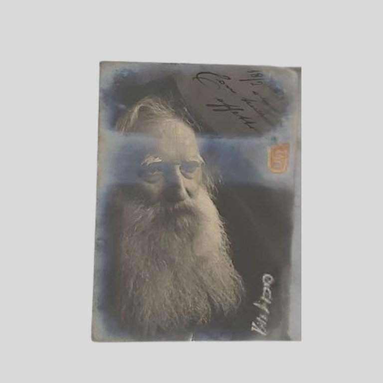 Anziano dalla barba fluente. Quattro intensi ritratti.