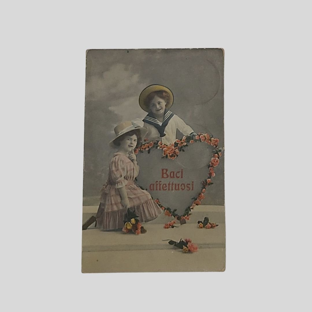 Bambini. Baci affettuosi.