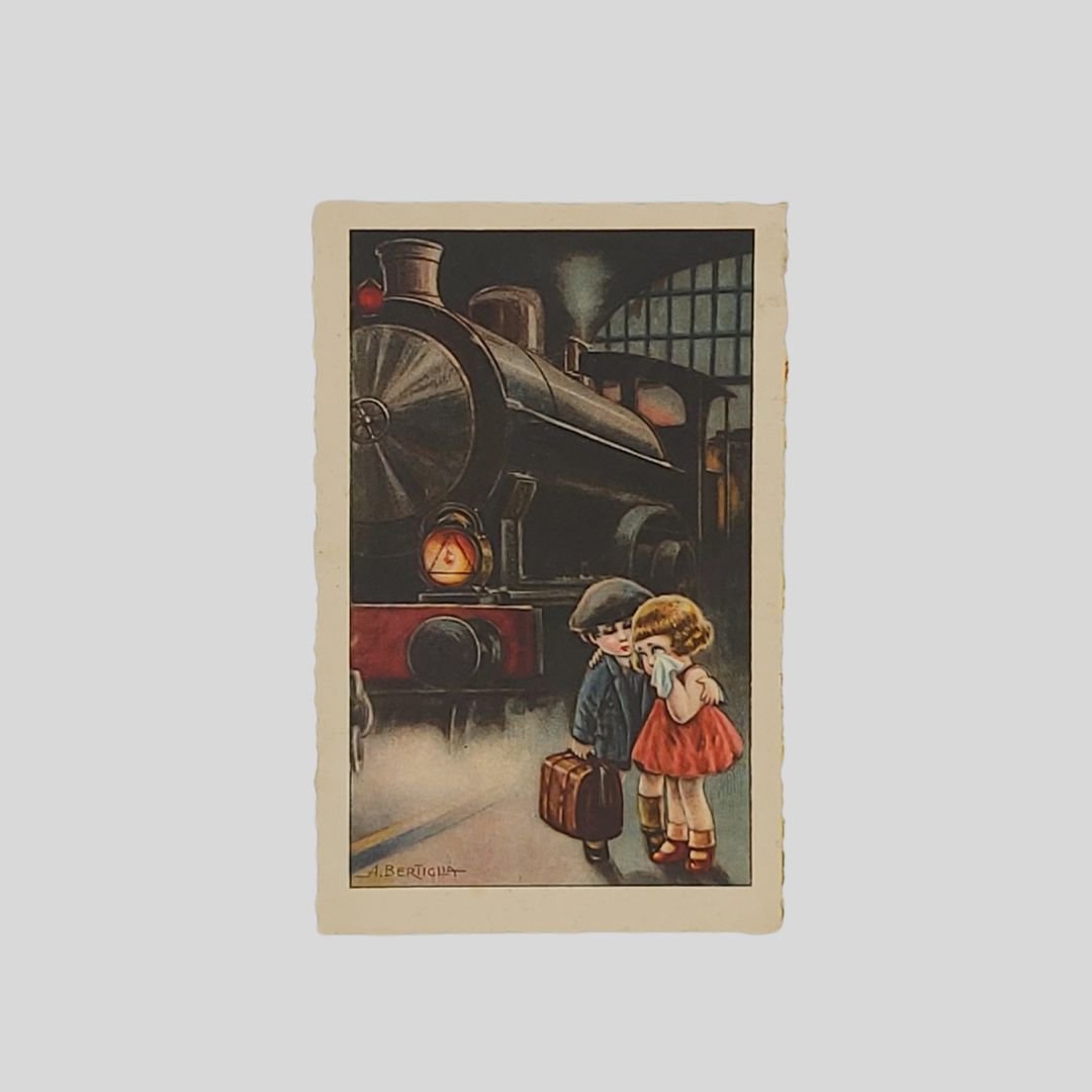 Bambini innamorati ai binari del treno.