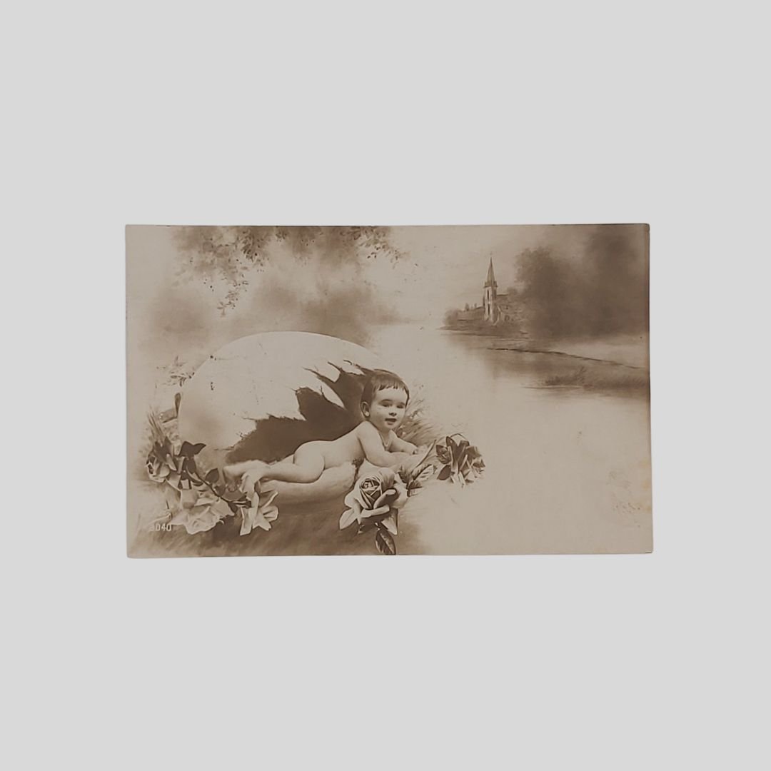 Bambino nell’uovo.