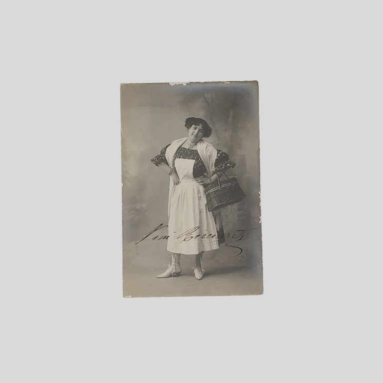 Canzonettista eccentrica.