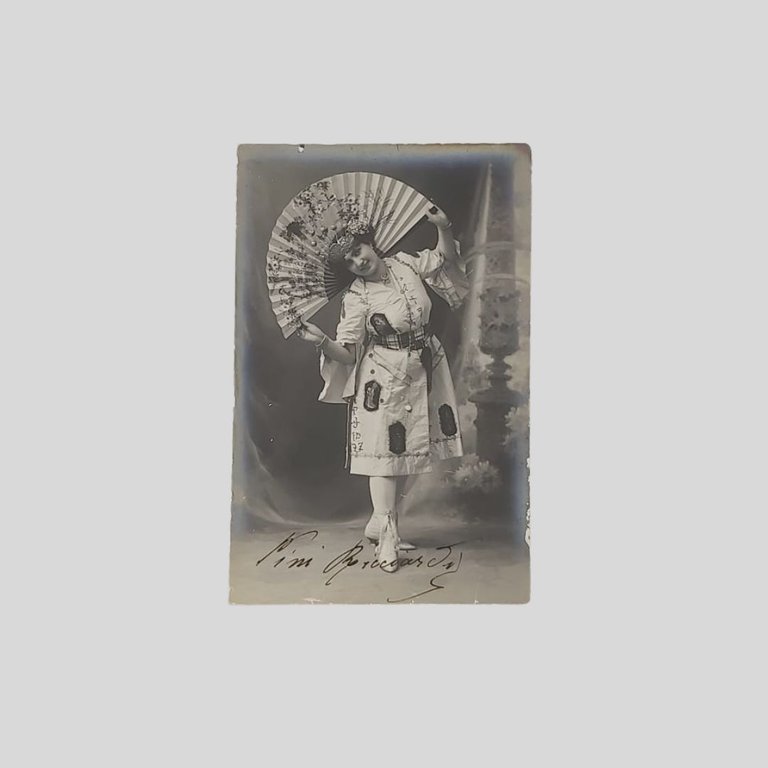 Canzonettista eccentrica.