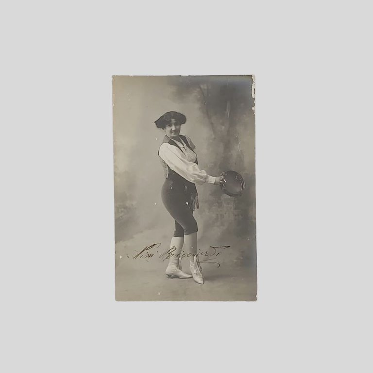 Canzonettista eccentrica.