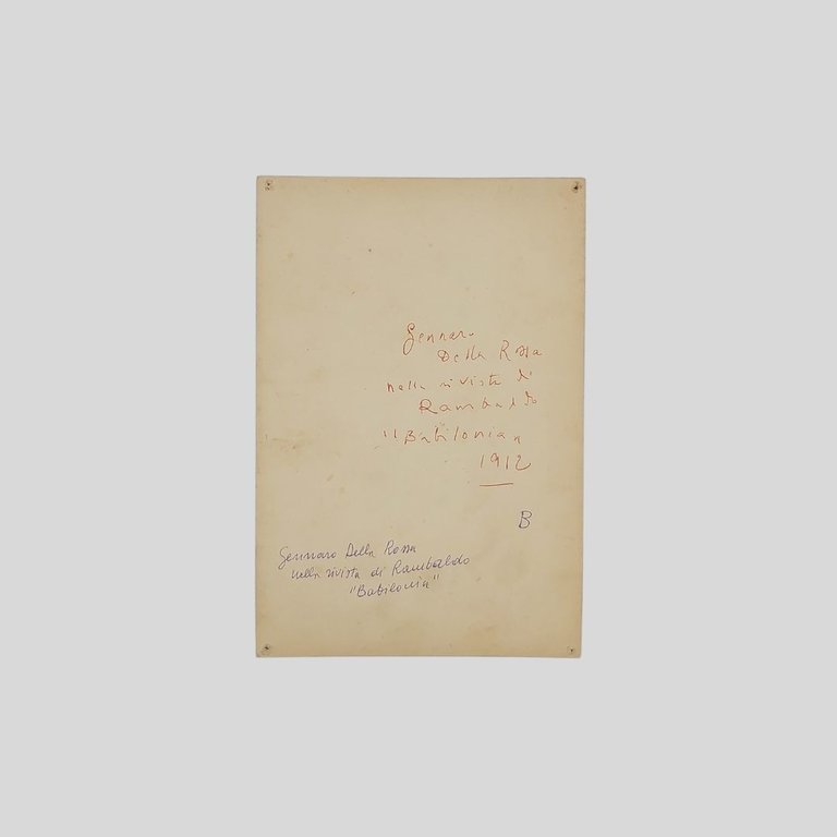 DELLA ROSSA Gennaro. Fotografia in abiti di scena.