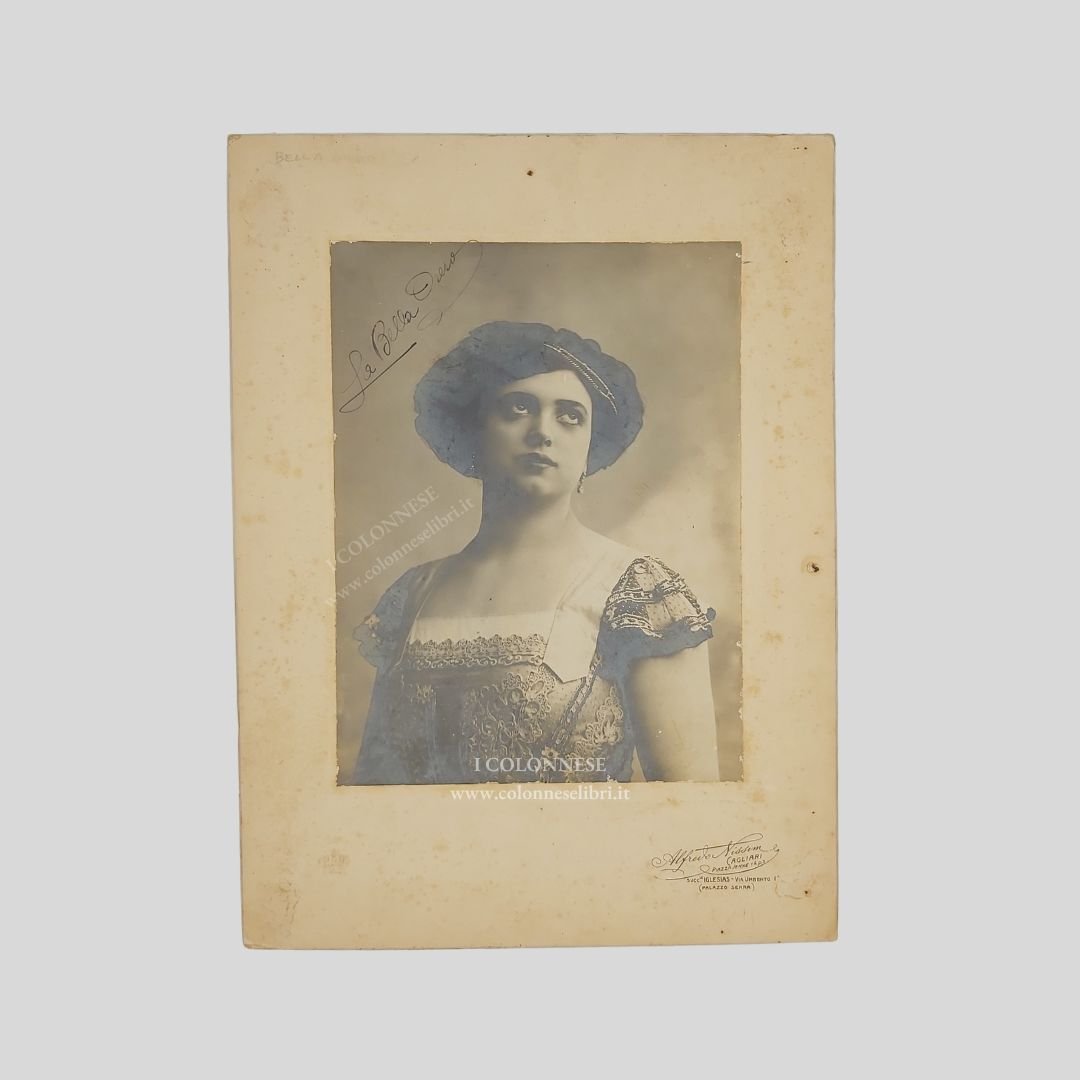 Fotografia con firma autografa. (1912 ca.).